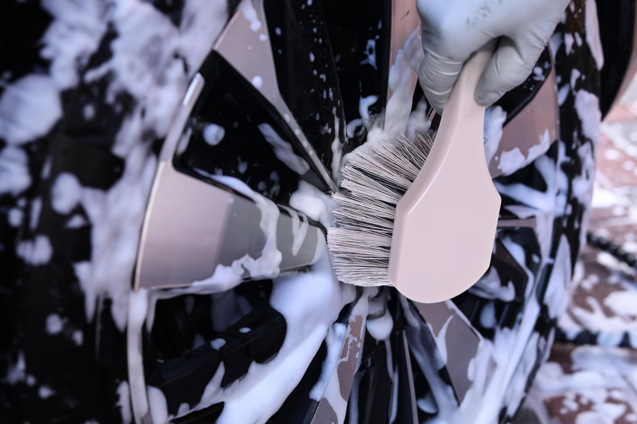 Wheel and Body Brush - with PET Fiber, PP body Details